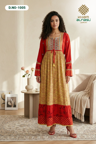 جلابية كشميري بتصميم تراثي أنيق وتفاصيل فنية جذابة