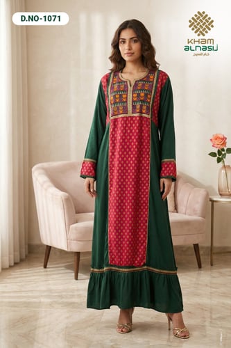 جلابية كشميري بتفاصيل فنية مميزة وتصميم راقٍ