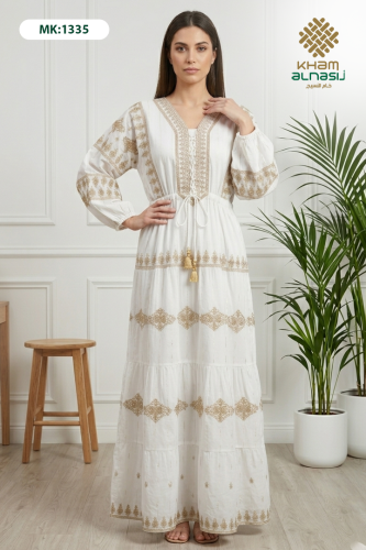 Cotton thobe with delicate embroidery and a waist...