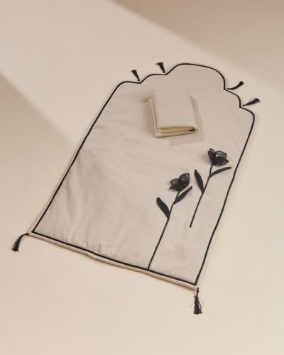 سجاد فاخر مزين بالورد