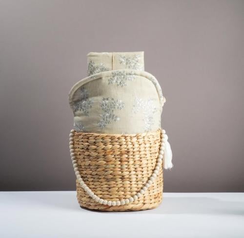 سلة خوص للإهداء ( سجادة ، شرشف ، مصحف ، سبحه )