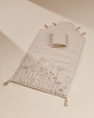 سجاد فاخر مطرز بالورود