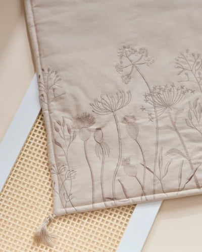 سجاد فاخر مطرز بالورود