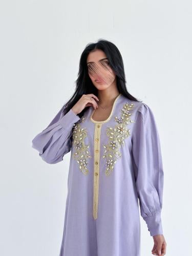 جلابية نسائية مطرزة