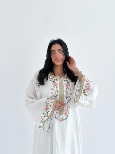 جلابية نسائية بأكمام واسعة