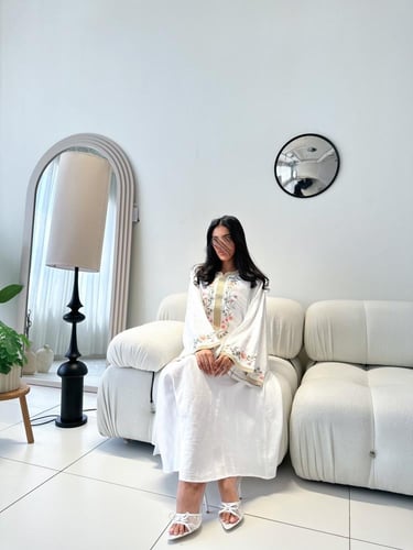 جلابية نسائية بأكمام واسعة