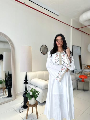 جلابية نسائية بأكمام واسعة