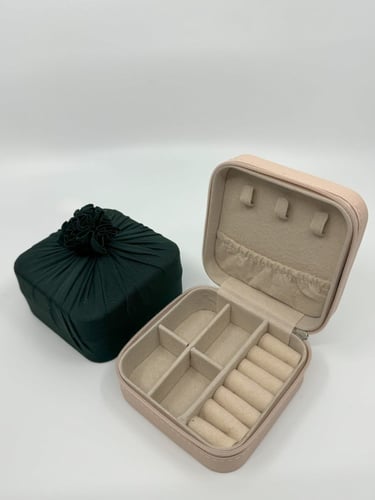 حقيبة مجوهرات بقفل