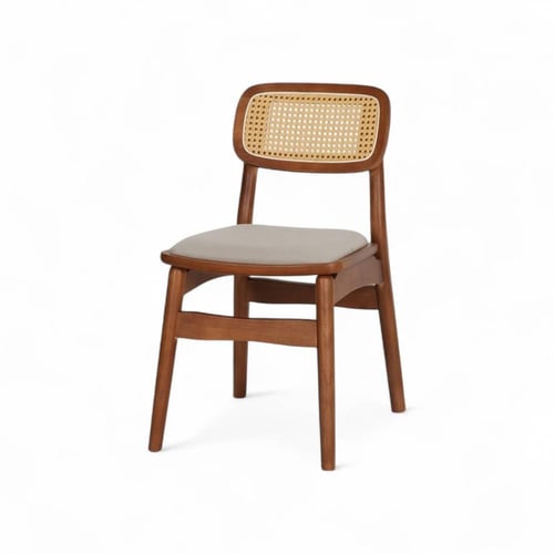 كرسي خشبي أنيق بظهر من الخيزران