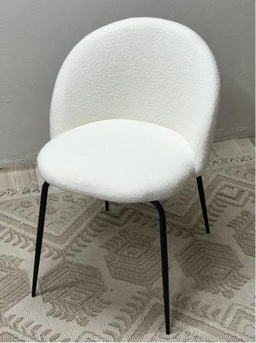 كرسي بوكليه ابيض