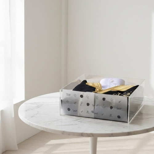 ثوب وبشت بتطريز