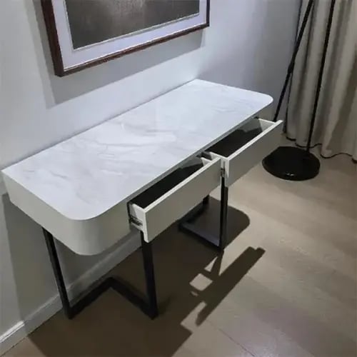 كونسول مودرن بدرجين بسطح بديل رخام وهيكل حديد أسود