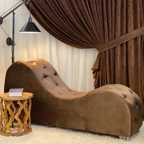 أريكة استرخاء بتصميم رومانسي تتميز بلمسة أنيقة
