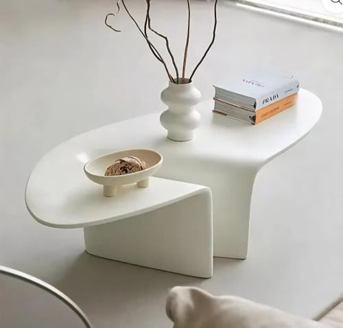 طاولة قهوة بيضاء بتصميم نحتي مجرد وسطح مزدوج المست...
