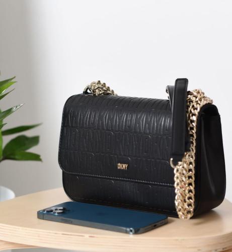 شنطه DKNY وسط