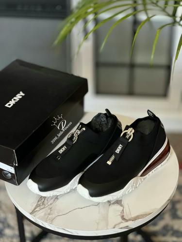 حذاء DKNY
