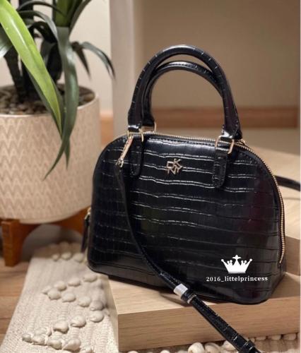 شنطه DKNY وسط