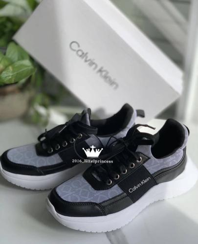 حذاء Calvin Klein من دون بوكس