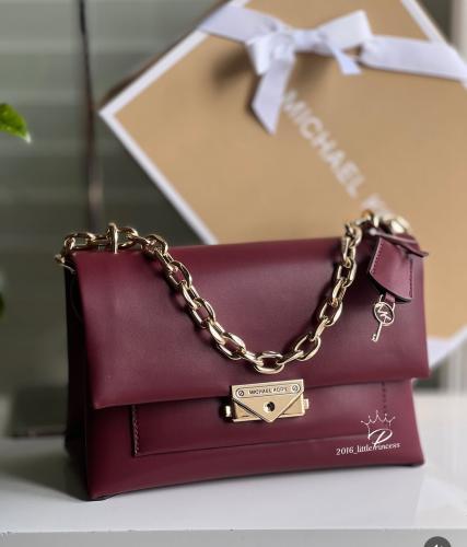 شنطه Michael Kors وسط