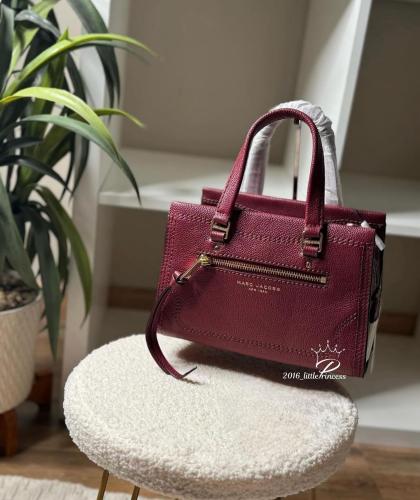 شنطه Marc Jacobs وسط