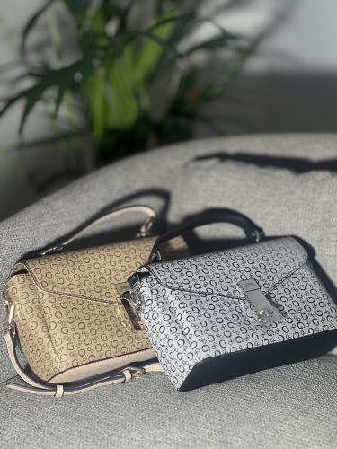 شنطه Guess
