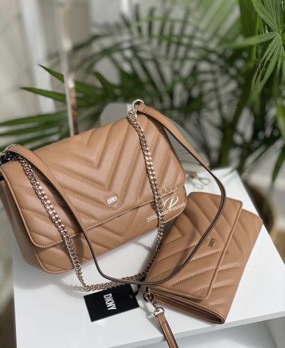 شنطه وسط DKNY
