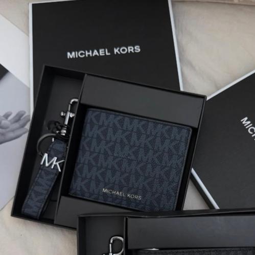 Michael Kors طقم محفظه+ ميداليه