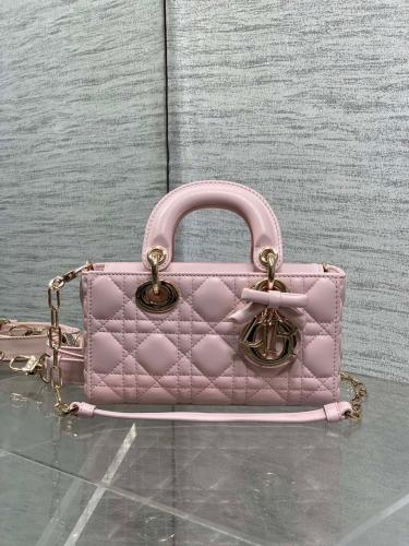 شنطة Dior