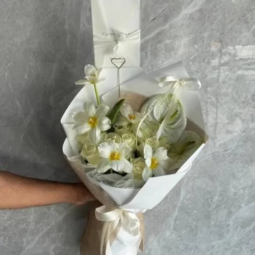 باقة همسة بيضاء