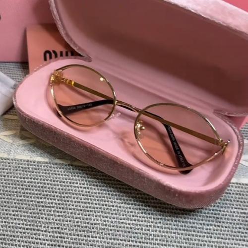 Miu Miu Women's Sunglasses - نظارة شمسية نسائية مي...