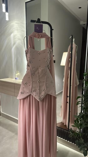 فستان باربي فخم بشال منفصل