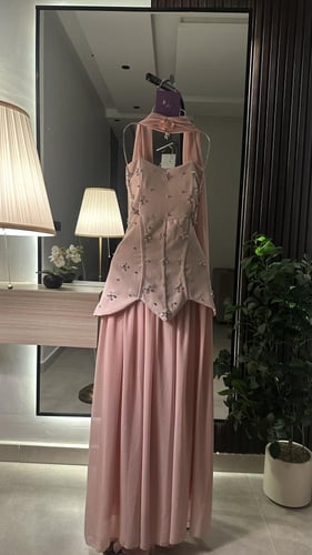 فستان باربي فخم بشال منفصل