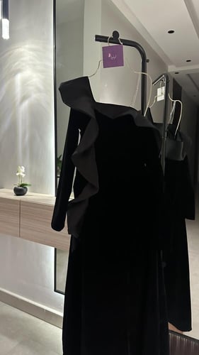 فستان شتوي مخمل اسود