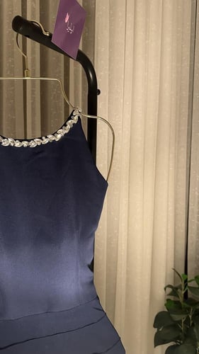 فستان كحلي ناعم ميد