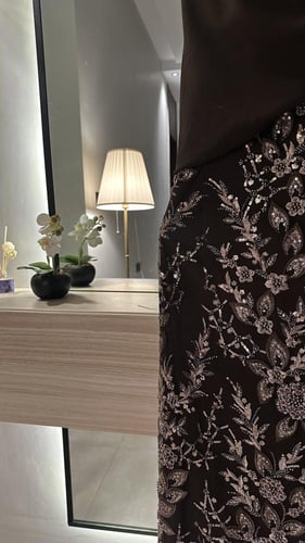 فستان سهره بني بشال منسدل