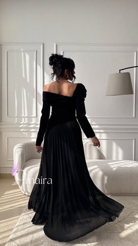 فستان اسود بورده من الصدر