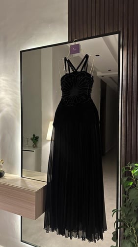 فستان سهره اسود بتطريز من الصدر