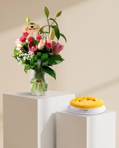 كيكة اني و داني مع فازة ورد باقة تخرجت بفخر