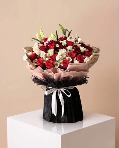 A bouquet of roses for happy moments