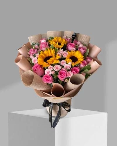 Bouquet of roses, radiant flowers