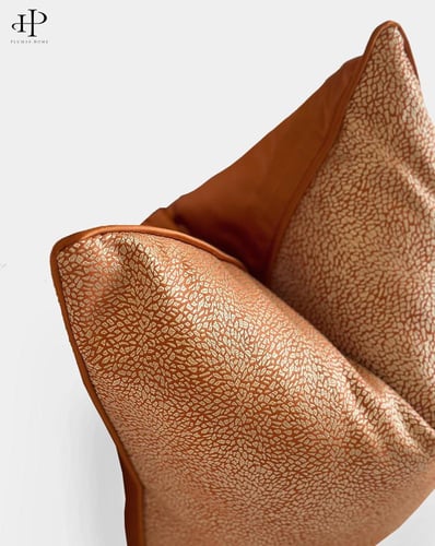 غطاء مخدة ستان برتقالي بنمط من الأمام وقماش ستان ب...