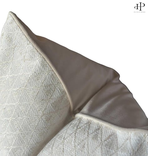 غطاء مخدة قماش بيج بنمط شكل من الأمام وقماش مخمل ب...