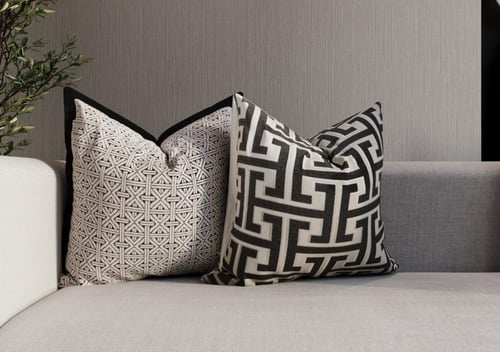 غطاء مخدة أسود