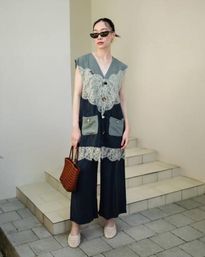 طقم بنطلون مع قميص انيق باللون الازرق مع دونتيل