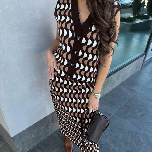 طقم سترة مع تنورة مزخرفة