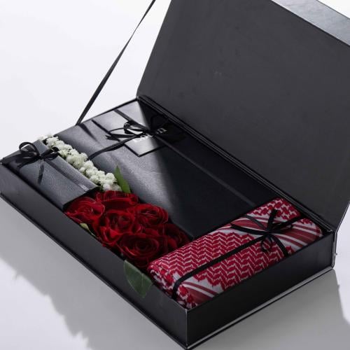 بكس إهداء شماغ+قماش+عطر+تغليف ورد