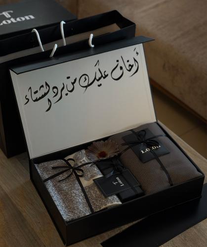 بكس إهداء LT36 | قماش+شال كشميري+عطر+ تغليف أنيق