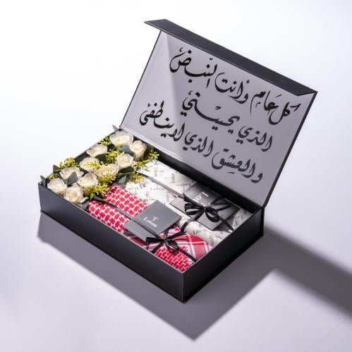 بكس إهداء شماغ+قماش+تغليف ورد