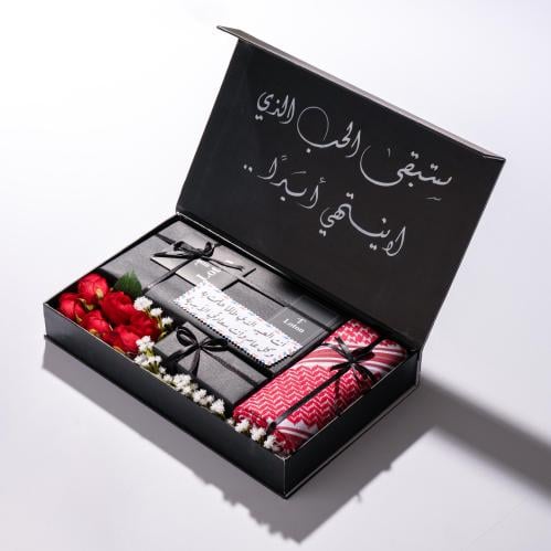 بكس إهداء شماغ+قماش+عطر+تغليف ورد