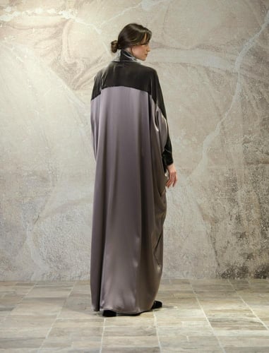 عباية بشت – مخمل فرنسي رمادي مع حرير ياباني